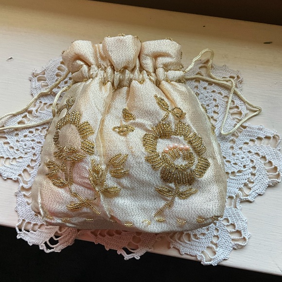 Vintage Handbags - Vintage Ivory Drawstring Wristlet with Gold Embroidery